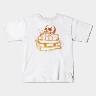 Skulls on books - Dark Academia Kids T-Shirt